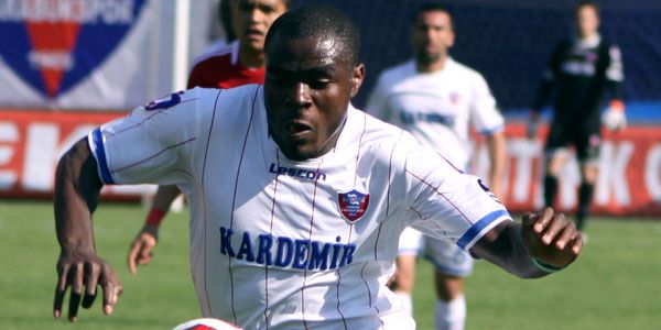 Emenike direkten dönmüş! Emenike direkten dönmüş!